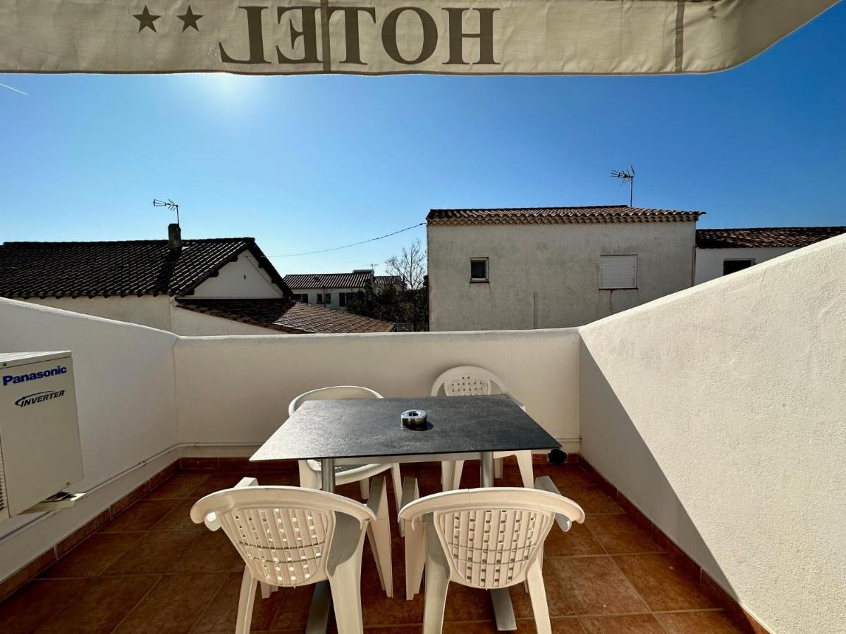 Hotel Les Palmiers En Camargue Saintes-Maries-de-la-Mer Ngoại thất bức ảnh