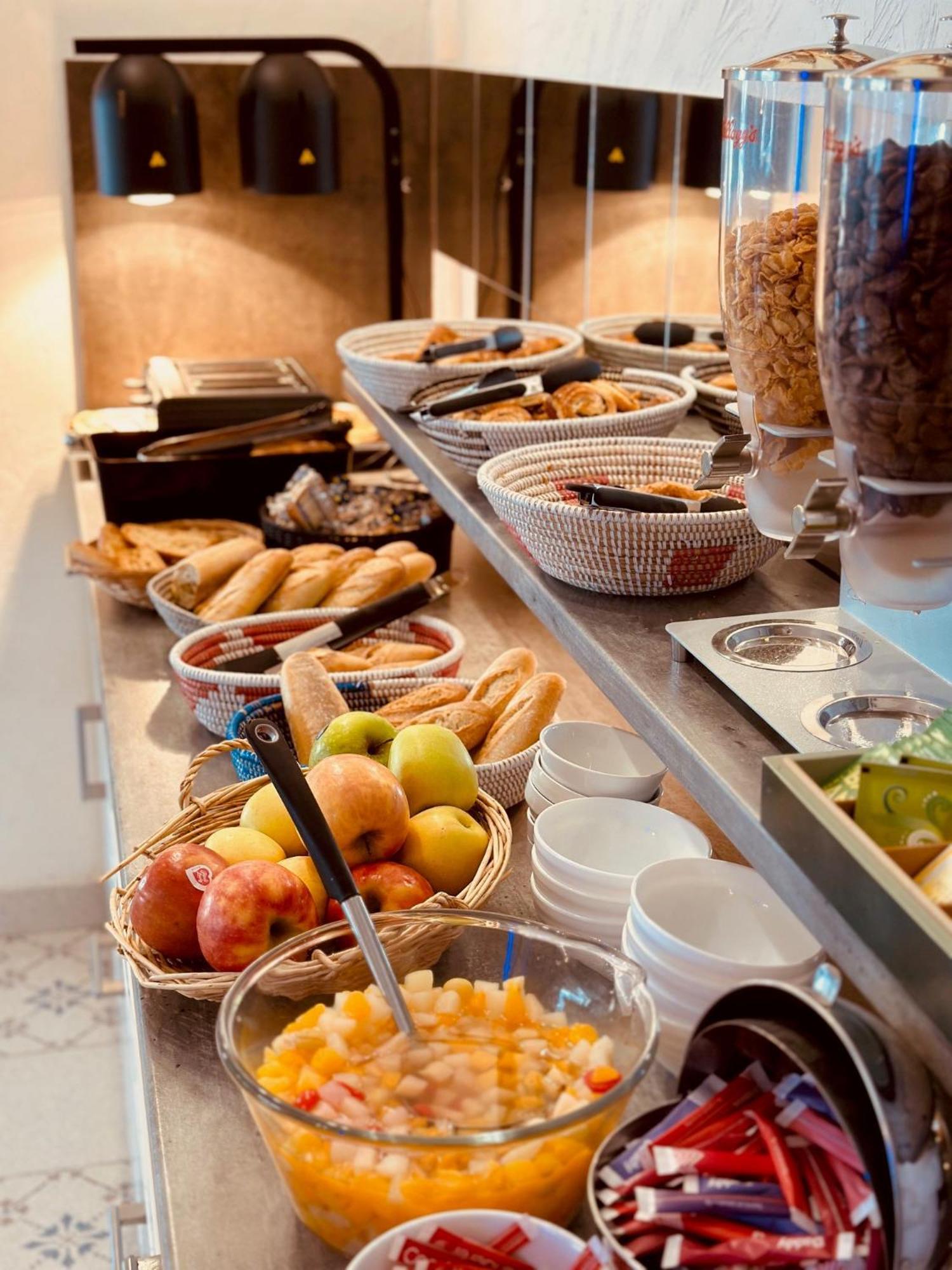 Hotel Les Palmiers En Camargue Saintes-Maries-de-la-Mer Ngoại thất bức ảnh