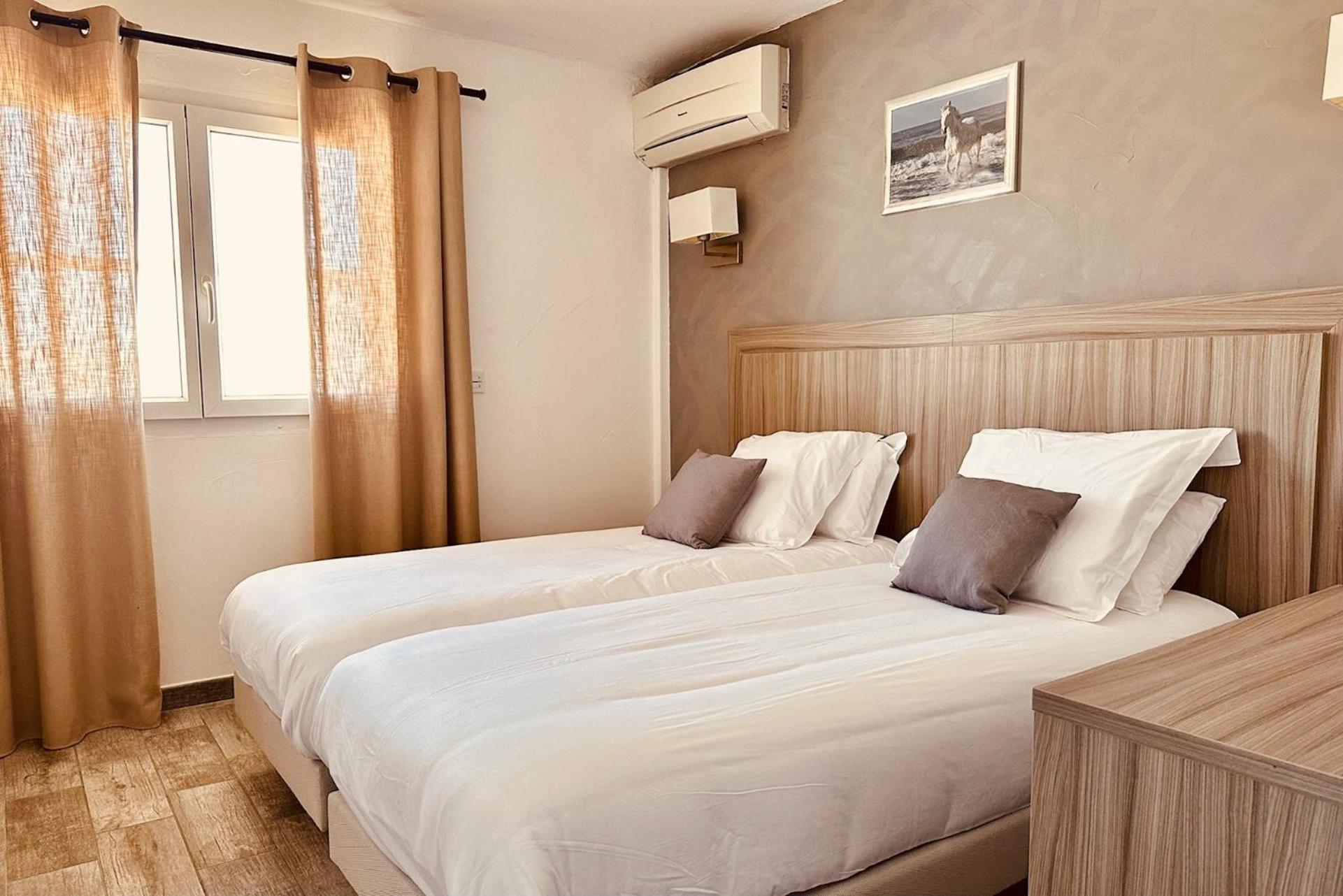 Hotel Les Palmiers En Camargue Saintes-Maries-de-la-Mer Ngoại thất bức ảnh